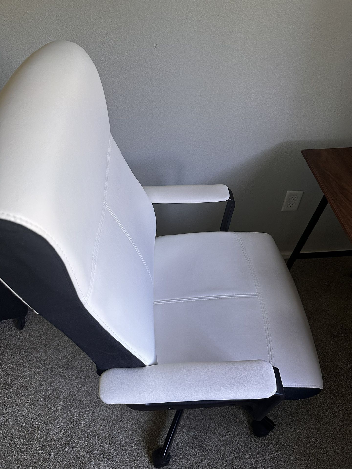 Computer Chair and Desk Combo 