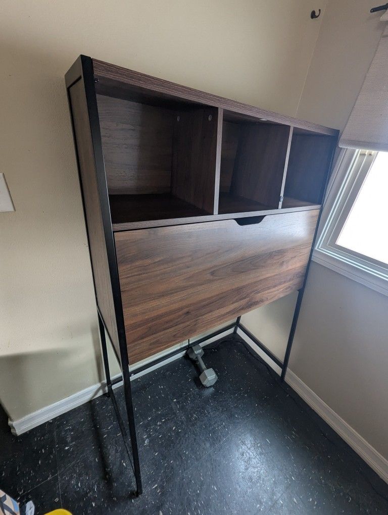 Fold Up Desk. 
