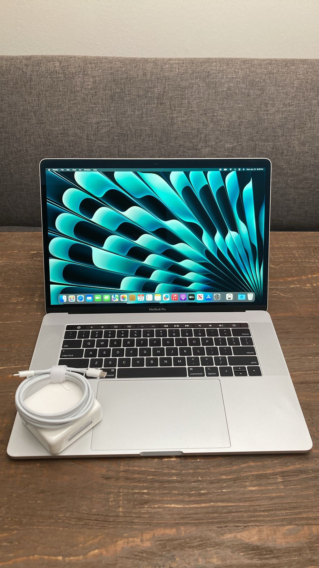 2019 MacBook Pro 15”6-Core,I7,16Gb,256Gb