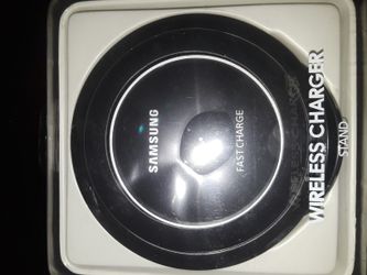 Brand new wireless phone charger for iPhone 8 X or Samsung galaxy s6 s7 s8 s9 or note. Xperia.