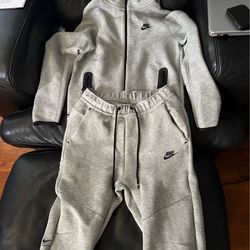 Nike Tech Sweatsuit