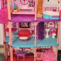 Barbie Dream House In Great Condition 