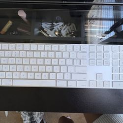 Apple Magic Wireless Keyboard with Numeric Keypad 