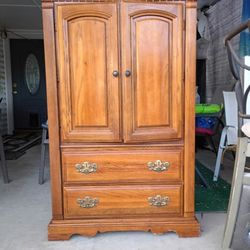 BASSETT TRADITIONAL ARMOIRE/ENTERTAINMENT CENTER