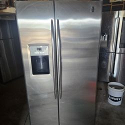 Refrigerator 