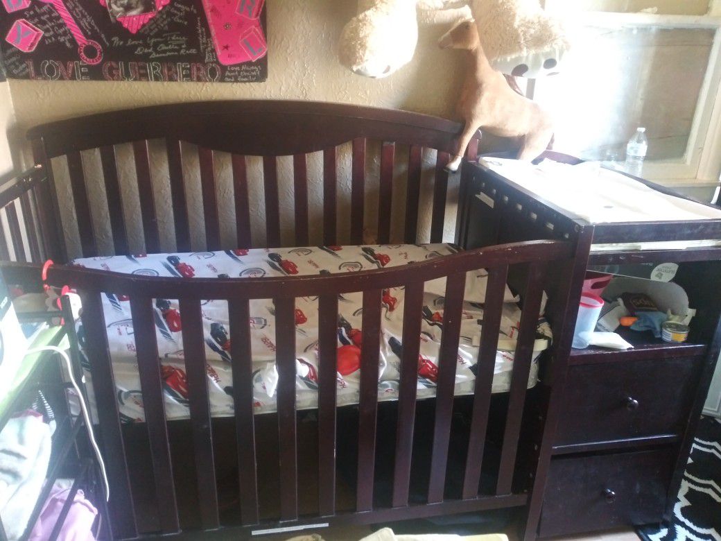 Crib / toddler bed