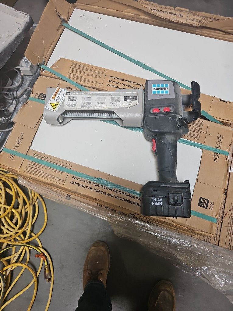 Cordless Epoxy Gun