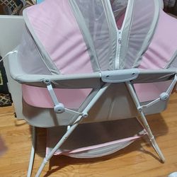 Pink Baby Bassinet (excellent for twin babies I HAVE TWO)