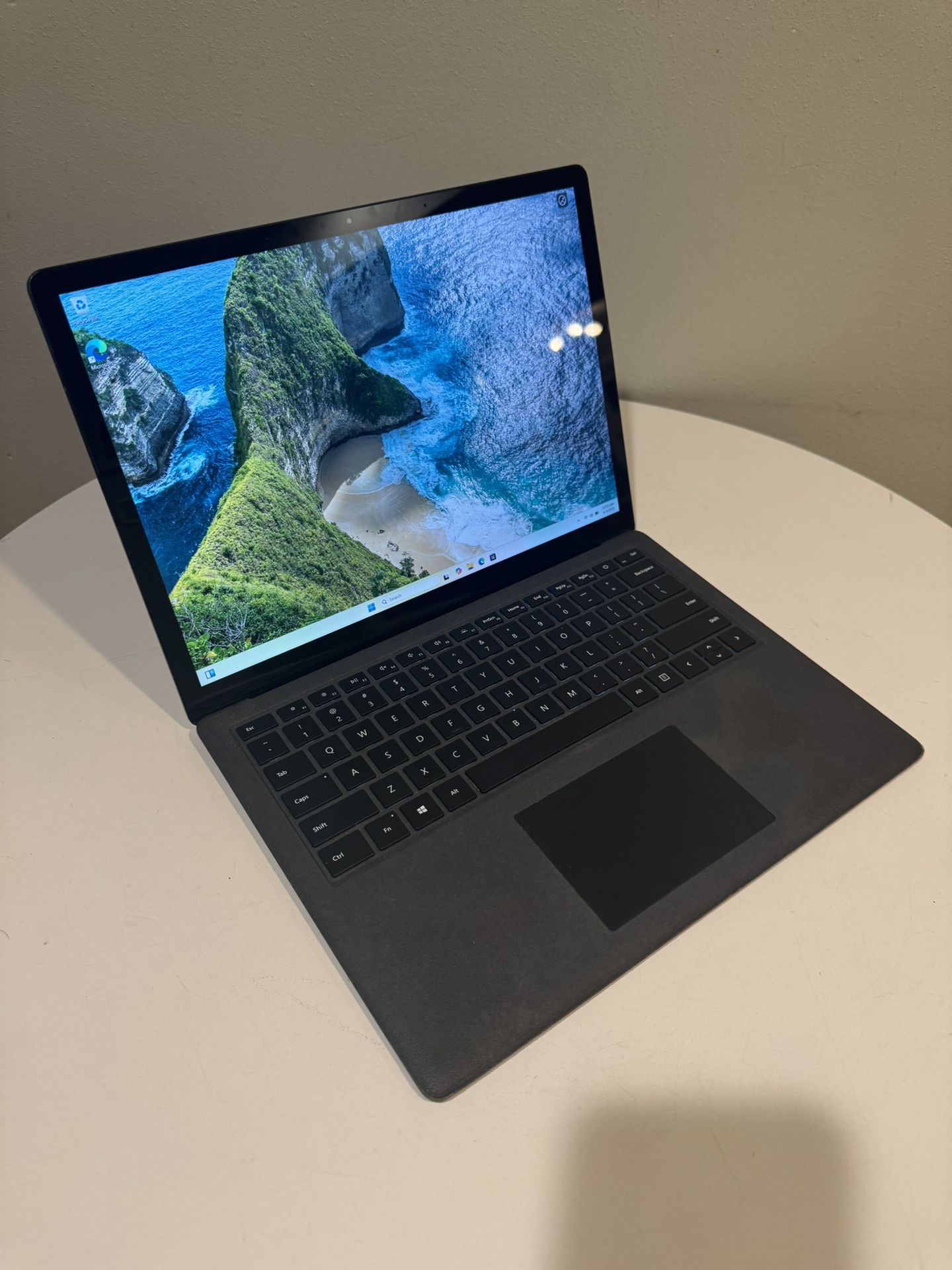 Microsoft Surface Laptop 2 i7 8th Gen/16gb Ram/512 SSD Windows 11 Pro Touchscreen