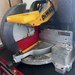 DEWALT Miter Saw, 12-inch Double Bevel Sliding Compound Miter Saw with XPS LED Shadow Light System, Includes Blade Wrench, Material Clamp
