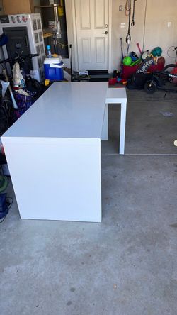 Free Large white desk