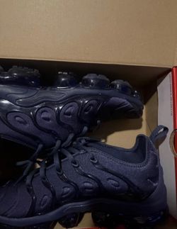 Vapor max’s  size 9.5