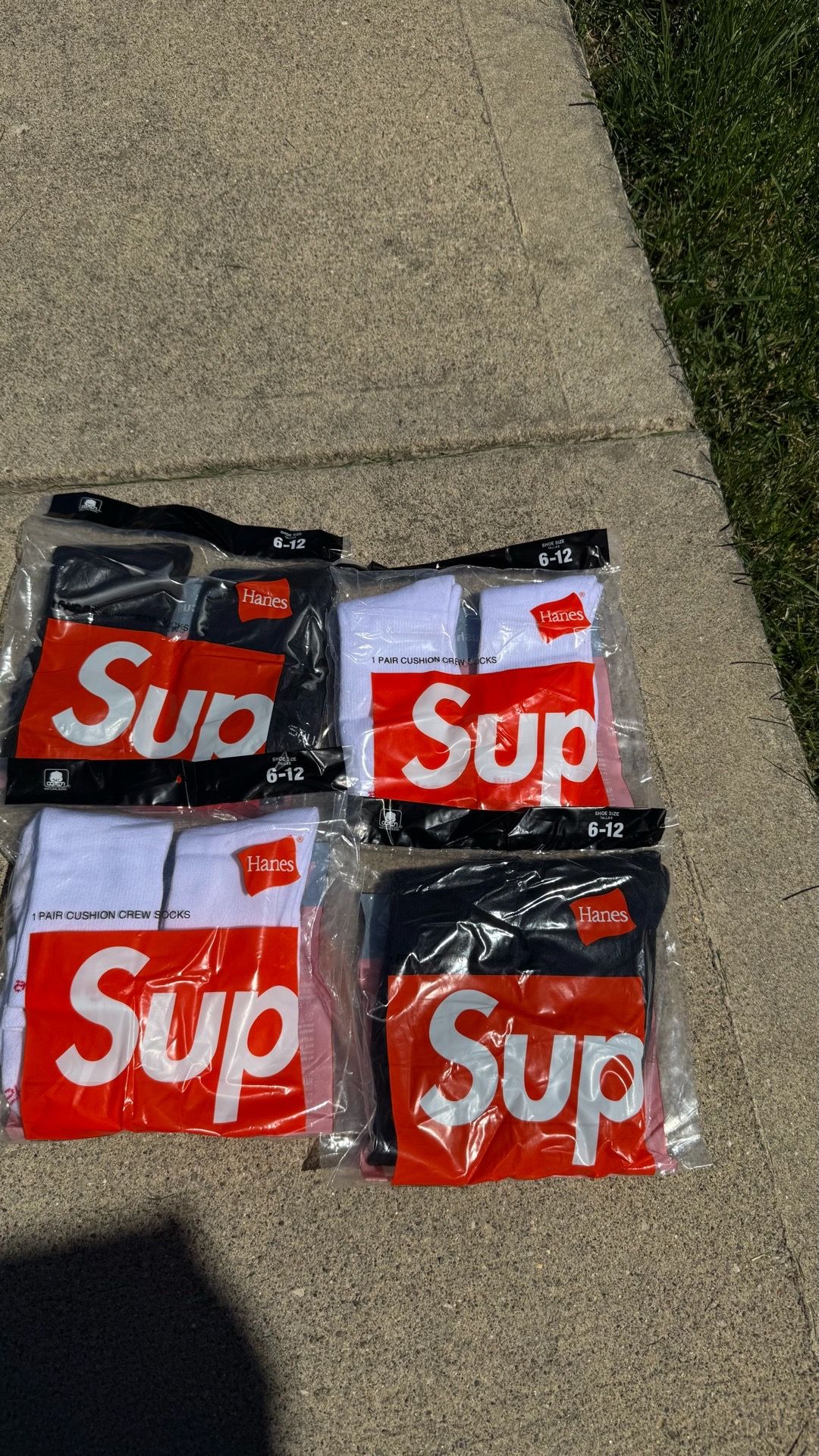 Supreme Hanes Men's Crew Socks Cushioned Cotton Black White Size 6-12