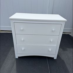 Dresser/ Perry 3 Drawer Dresser/ Baby/ Nursery/ furniture/ clothes/ closet/ New