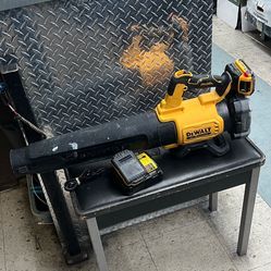 Dewalt DCBL722 20v Cordless Brushless Leaf Blower Kit