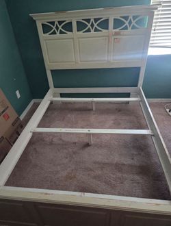 Queen Bed wood bed frame Whitr