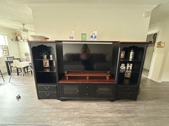 Entertainment center