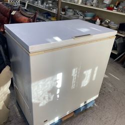 WORKING WHITE FRIGIDAIRE DEEP FREEZER TOP LOAD