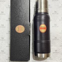 New in Box Stanley Milestones 1.1qt Vacuum Thermos Black Crackle Heritage Bottle Vintage Style