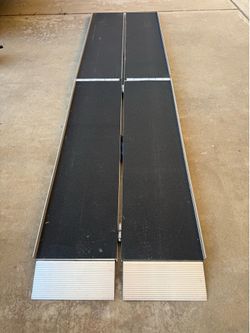 EZ-Access trifold ramp in great shape
