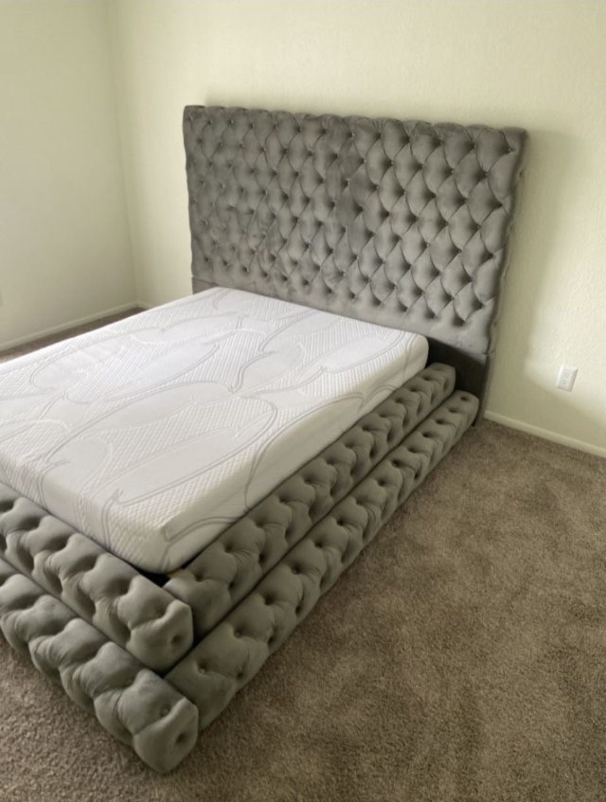 Bed frame set 