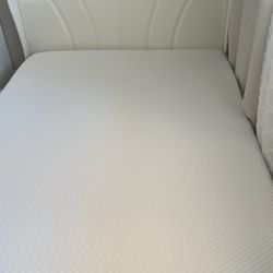 Queen Bed Platform & 10” Medium Memory Foam Mattress 