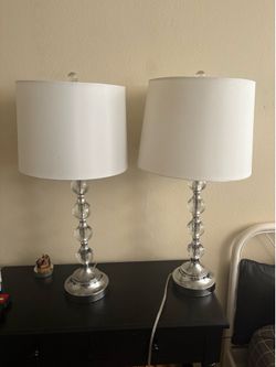 2 Night stand lamps