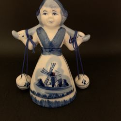 Vintage Delft Dutch Milkmaid