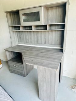Corner desk