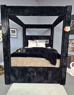 King/ Queen Canopy bed New ( Mattress nt included)