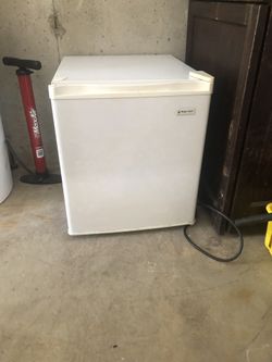 Magic Chef Refrigerator! White