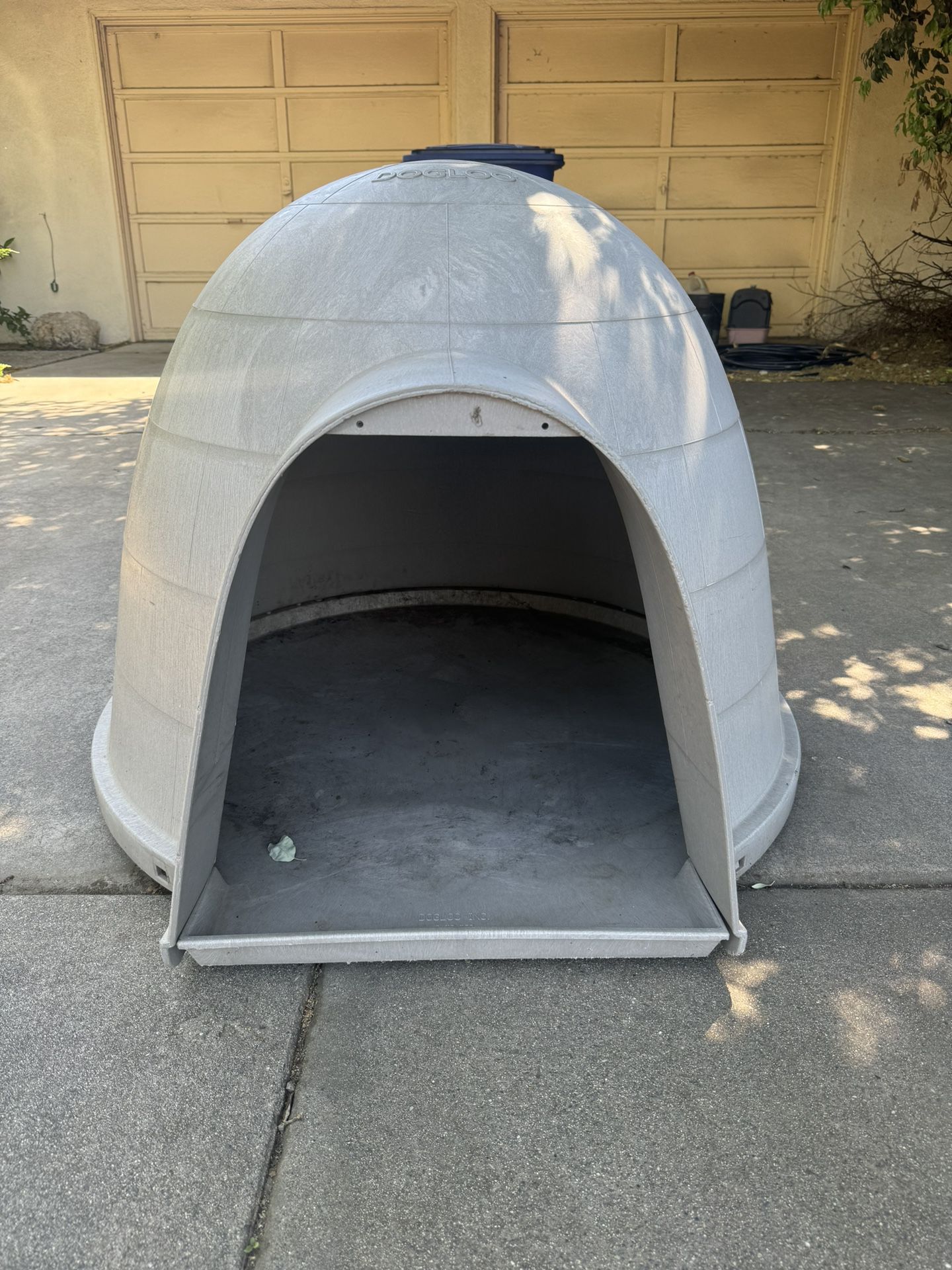 XL Dog House In Excellent Condition!