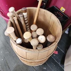 selling 20 older  wooden baseball bats  15.00 selling loose or buy lot for 150.00     
