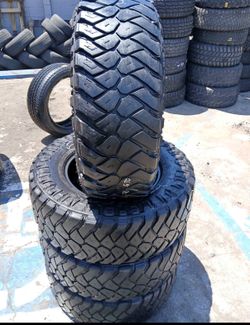 ☎️🚀🇺🇸vendo 35/12.50-R17 las 4 llantas Maxxi por $220