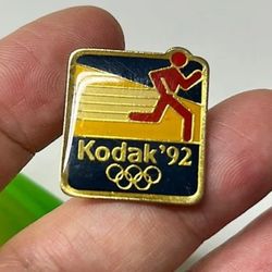 Updated Jan 07

🖤Vtg ‘92 KODAK OLYMPIC lapel pin

