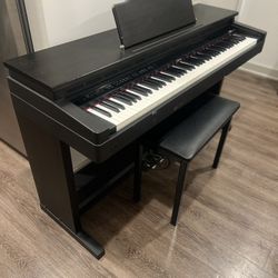 Roland HP 2700 Digital Piano