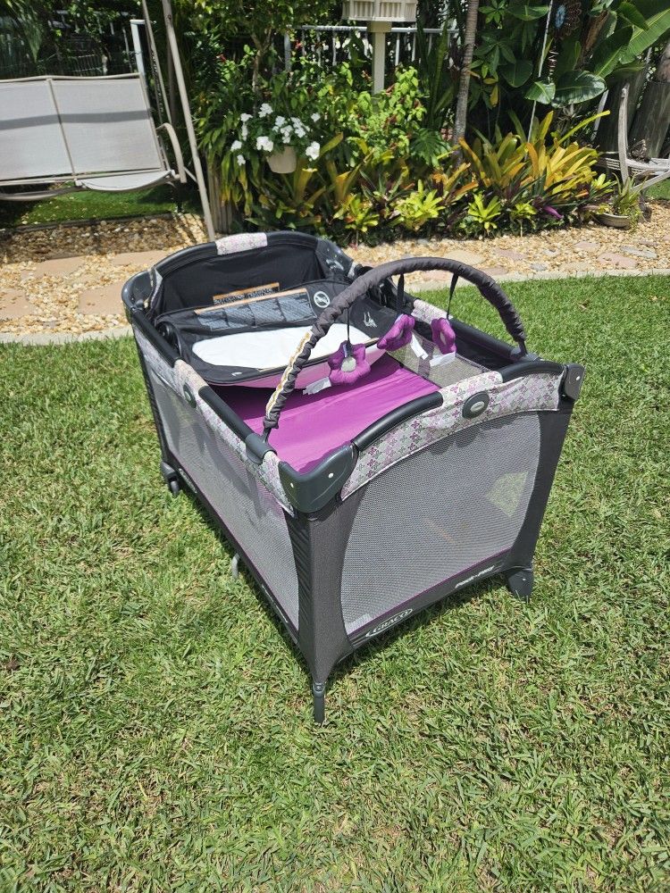 Graco® Pack 'n Play® Playard Reversible Napper and Changer,
