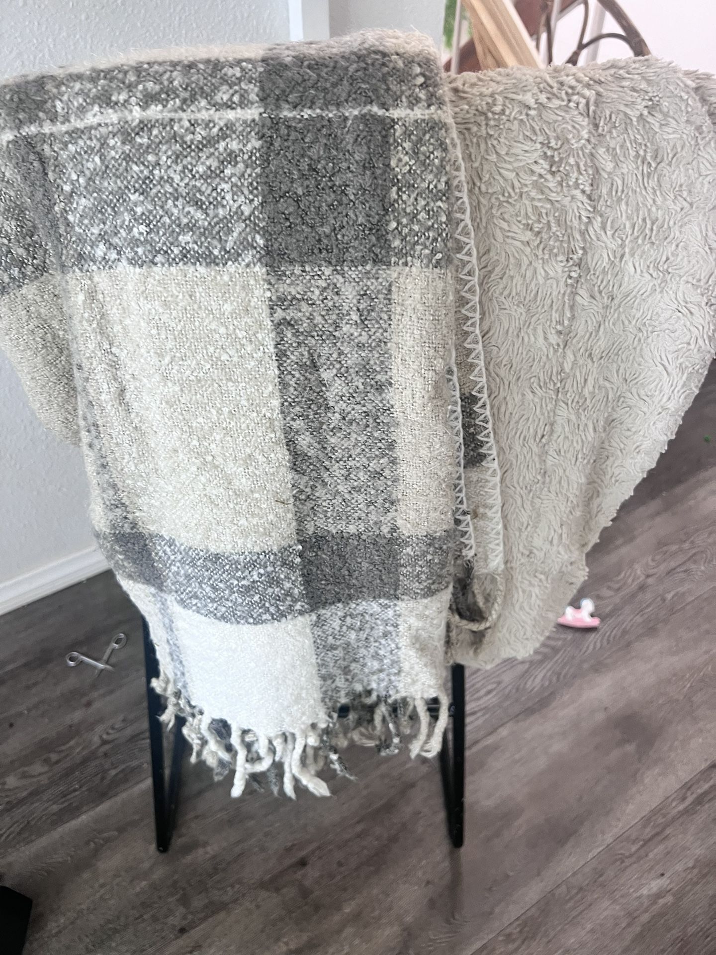 Farmhouse Throw Blankets 