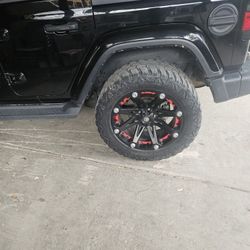 5 wheels and tires in good condition for Jeep 1500 Obo