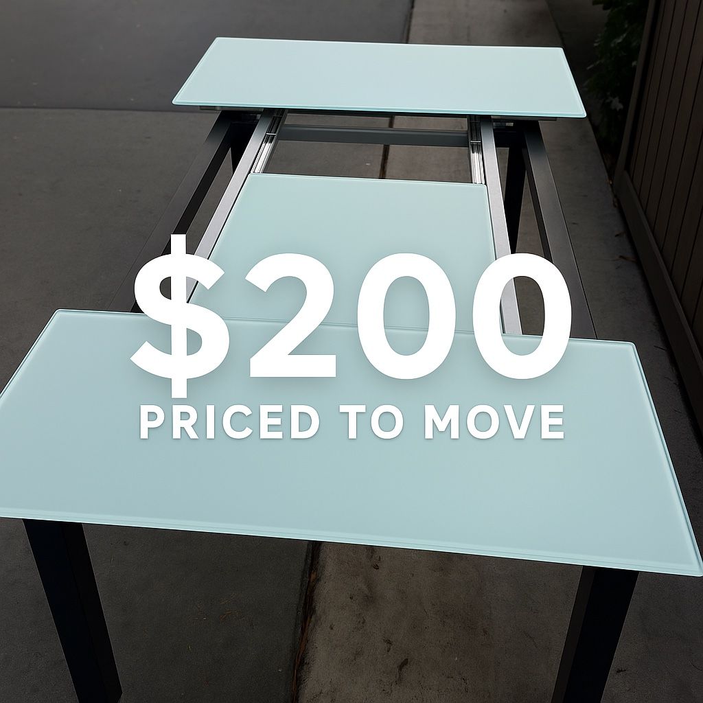 Extendable Glass Dining Table – Seats 4 to 6+