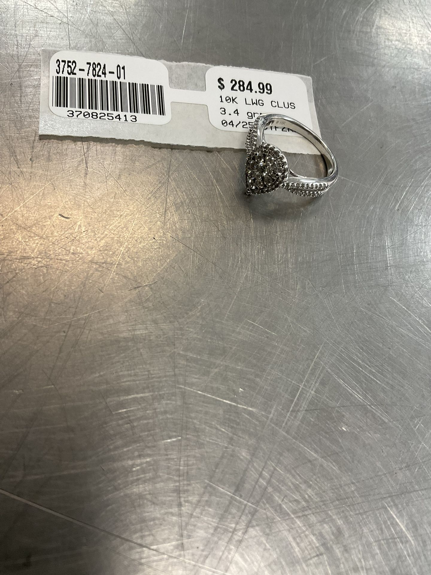 10k White Gold Diamond Ring