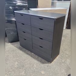 Eight drawers dresser with rails