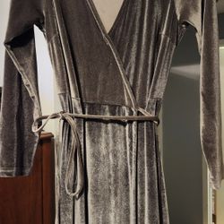 BALTICBORN VELVET LONG SLEEVE SAGE GREEN L $50