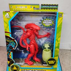 Lanard Alien Collection 7-inch Xenomorph Drone action figure, part of the Special Edition Glow in the Dark Series.