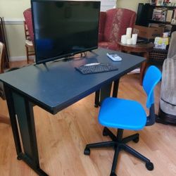 Brand New Desk With Brand New Chair Excellent Condition 