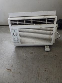 Small G.E. Window Unit 