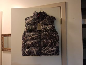 Women's Nike ACG Puffy Vest Therma Fit size medium brand new purple