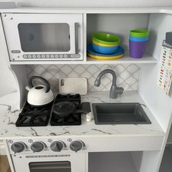 Melissa and Doug Play Kitchen