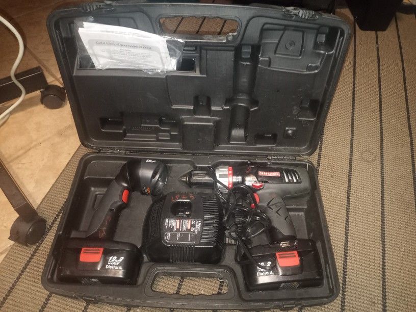 Craftsman Drill Set With Flashlight And Charger