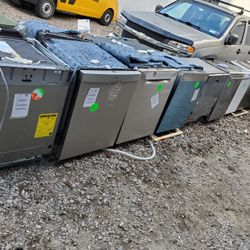 Dishwasher $300.come Pick It Up 2117 Blackrock Ave Bronx NY https://offerup.co/faYXKzQFnY?$deeplink_path=/redirect/ Open Box